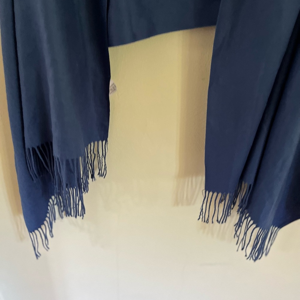Beautiful Blue Pashmina Scarf/Wrap - Picture 4 of 4